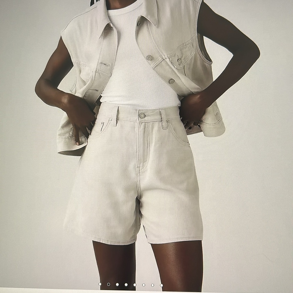 Perfect condition linen Baggy Short light grey